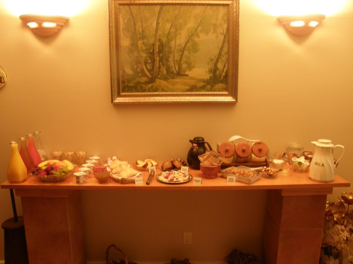 Cedar Wood Lodge Bed & Breakfast Inn 포트알버니 외부 사진